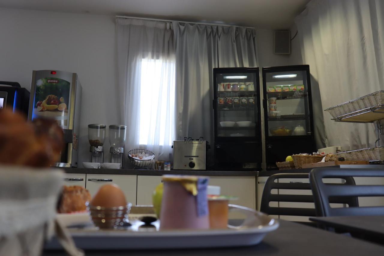 Hotel Lemand Lyon Est - Villefontaine Εξωτερικό φωτογραφία